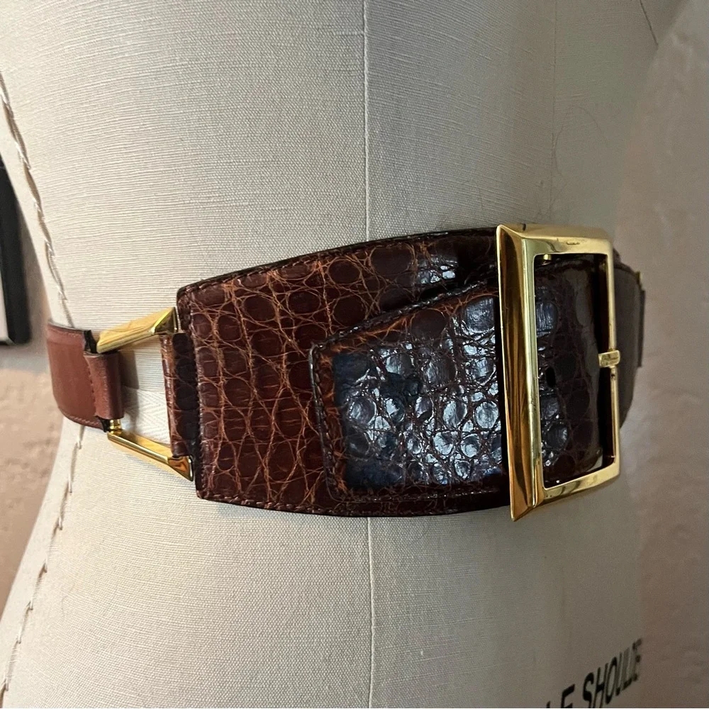 Salvatore Ferragamo Brown Croc-Embossed Leather Belt with Gold Buckle - Picture 3 of 7